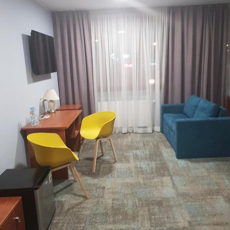 טצ'ב Carina Hotel מראה חיצוני תמונה
