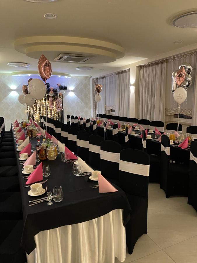 טצ'ב Carina Hotel מראה חיצוני תמונה