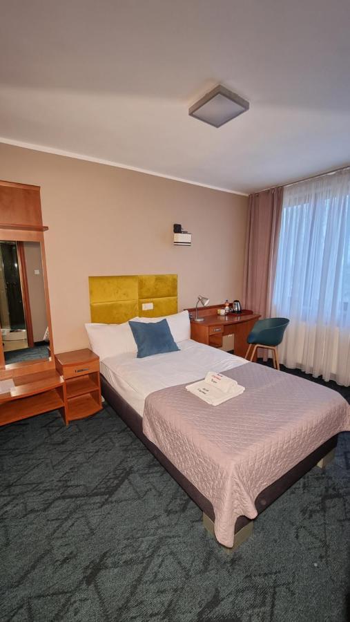 טצ'ב Carina Hotel מראה חיצוני תמונה