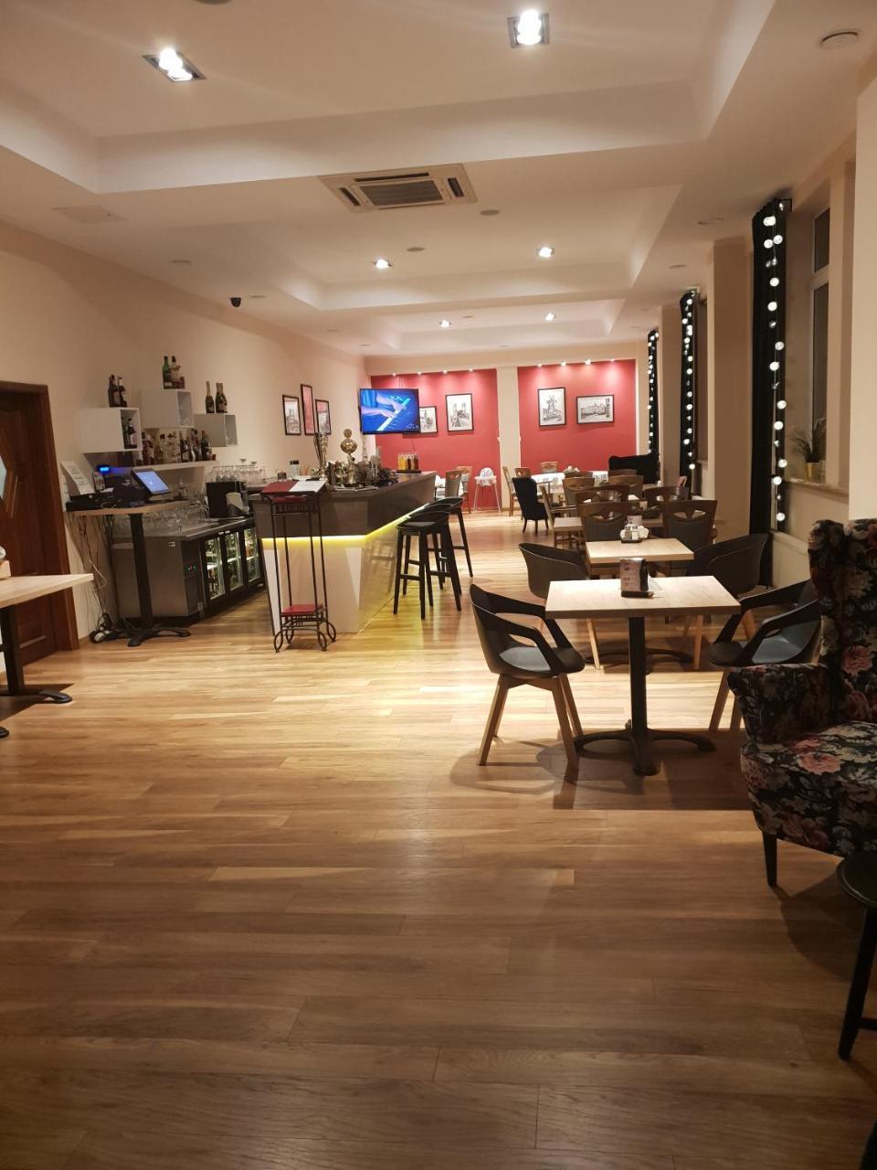 טצ'ב Carina Hotel מראה חיצוני תמונה